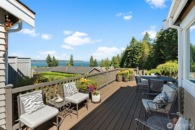 6744 Port Lane, Gig Harbor, WA 98335