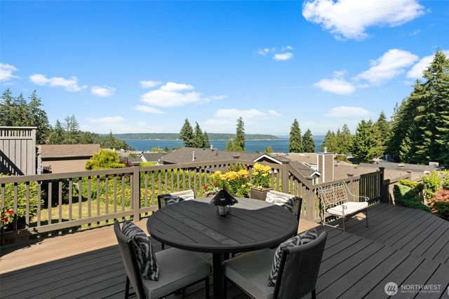 6744 Port Lane, Gig Harbor, WA 98335