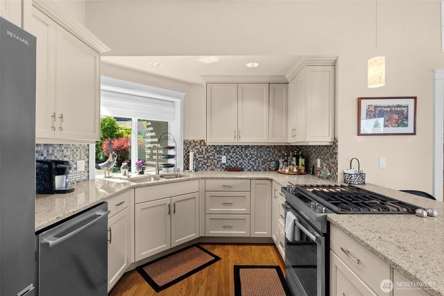 6744 Port Lane, Gig Harbor, WA 98335