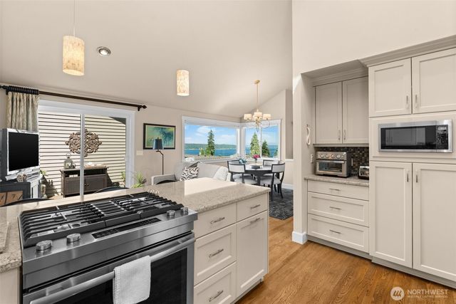 6744 Port Lane, Gig Harbor, WA 98335