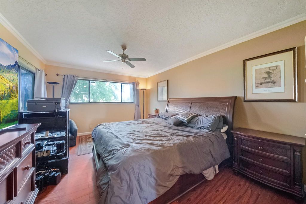 Image 12 of property listing at 12524 Shoreline Drive 101, Wellington, FL 33414