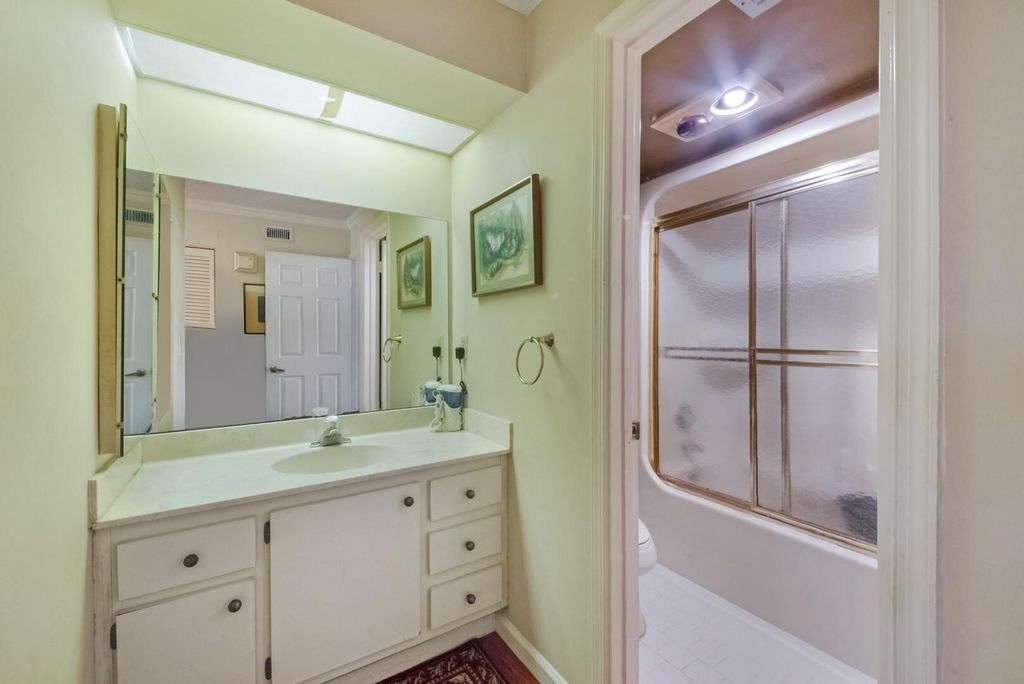 Image 13 of property listing at 12524 Shoreline Drive 101, Wellington, FL 33414