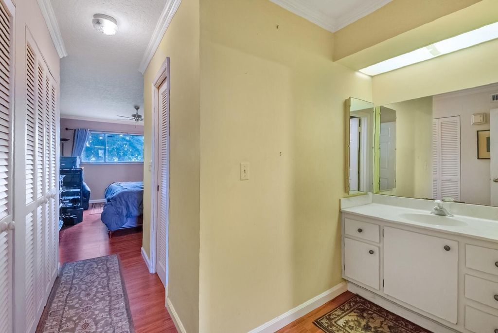 Image 14 of property listing at 12524 Shoreline Drive 101, Wellington, FL 33414