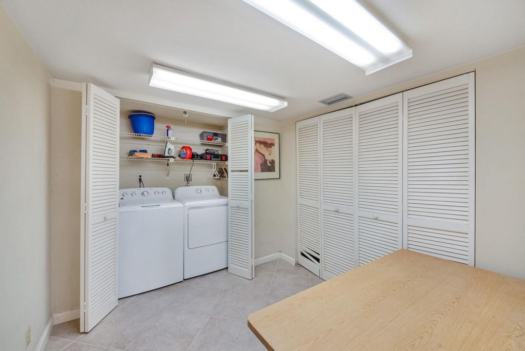 Image 18 of property listing at 12524 Shoreline Drive 101, Wellington, FL 33414