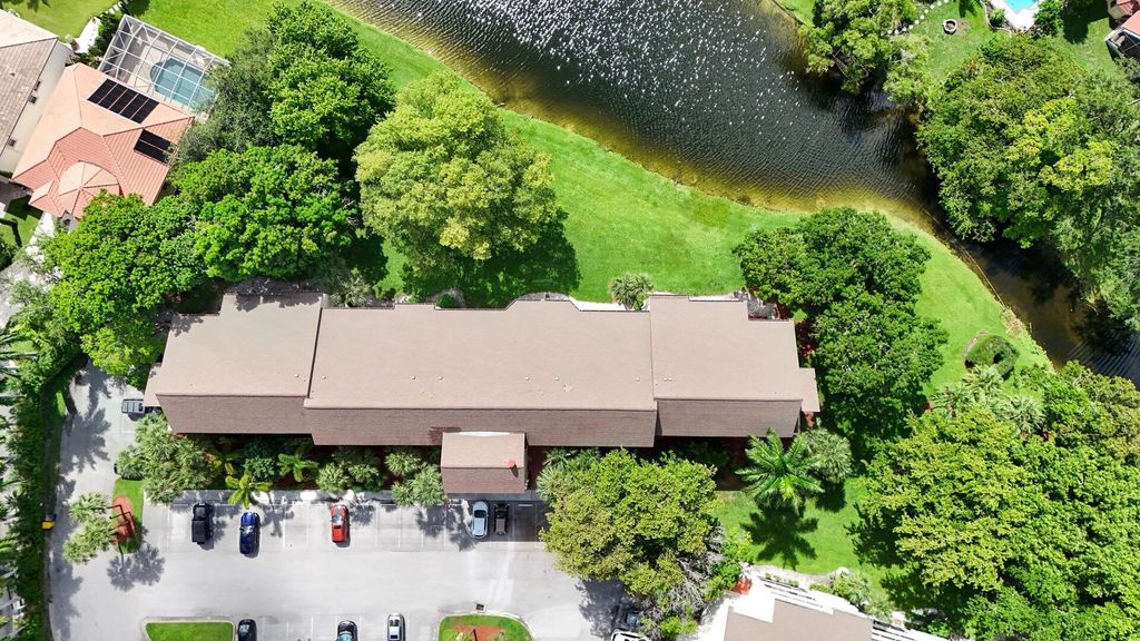 Image 21 of property listing at 12524 Shoreline Drive 101, Wellington, FL 33414