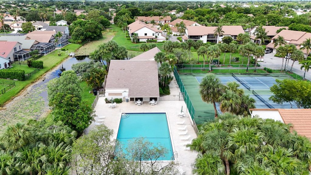 Image 24 of property listing at 12524 Shoreline Drive 101, Wellington, FL 33414