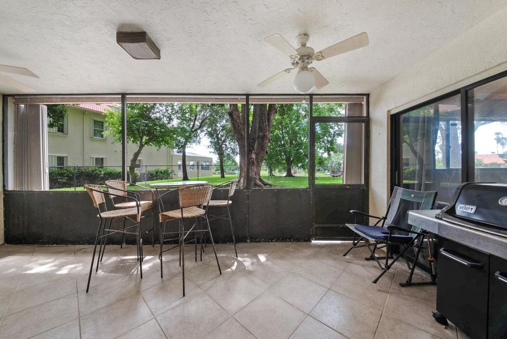 Image 8 of property listing at 12524 Shoreline Drive 101, Wellington, FL 33414