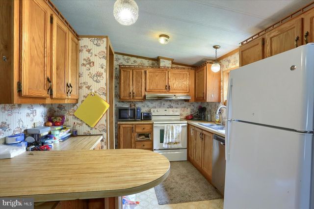 12 MIDLAND DR, Millersburg, PA 17061