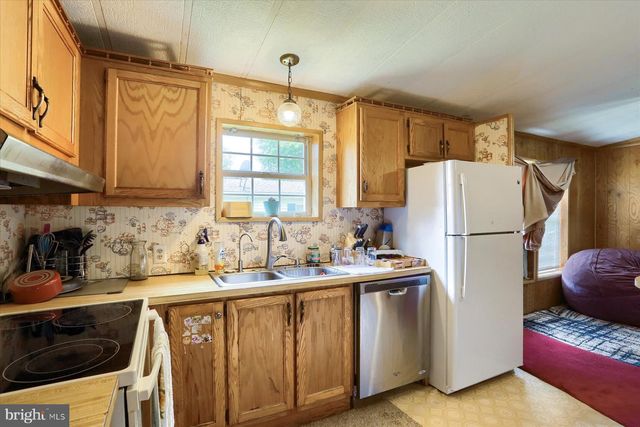 12 MIDLAND DR, Millersburg, PA 17061