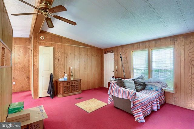12 MIDLAND DR, Millersburg, PA 17061