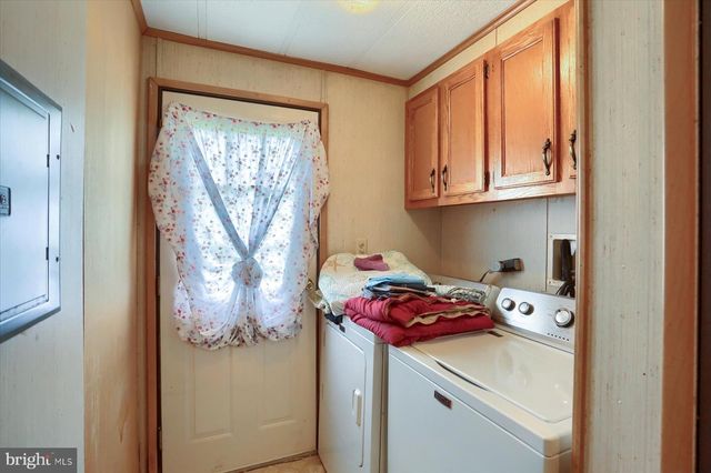 12 MIDLAND DR, Millersburg, PA 17061