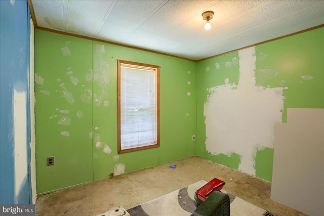 12 MIDLAND DR, Millersburg, PA 17061
