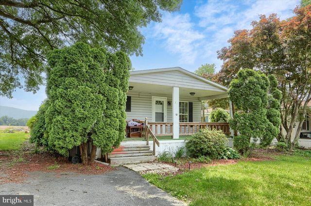 12 MIDLAND DR, Millersburg, PA 17061