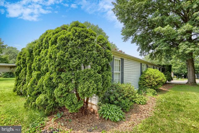 12 MIDLAND DR, Millersburg, PA 17061
