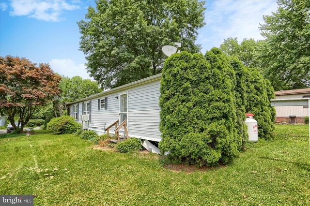 12 MIDLAND DR, Millersburg, PA 17061