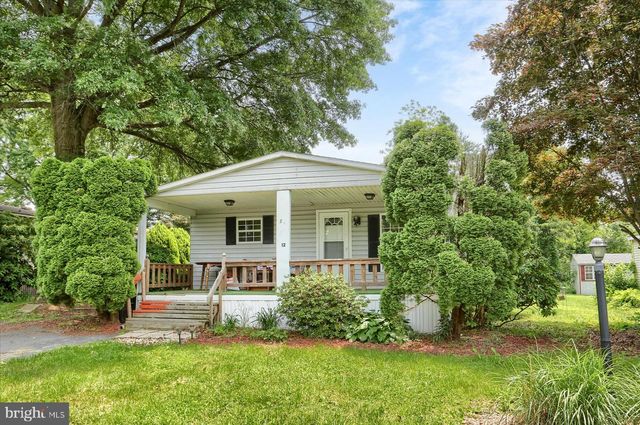 12 MIDLAND DR, Millersburg, PA 17061