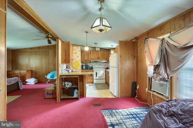 12 MIDLAND DR, Millersburg, PA 17061