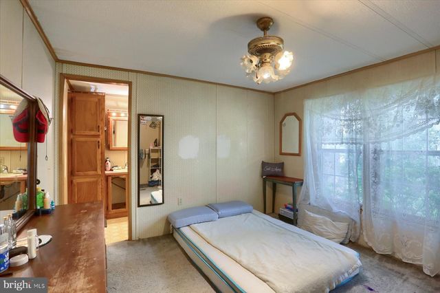 12 MIDLAND DR, Millersburg, PA 17061