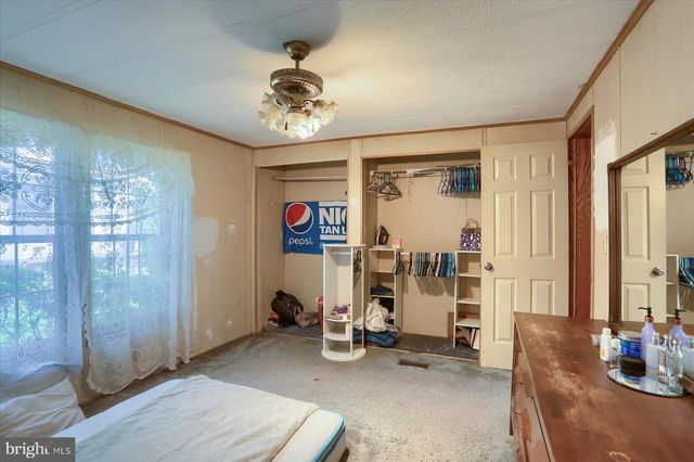 12 MIDLAND DR, Millersburg, PA 17061