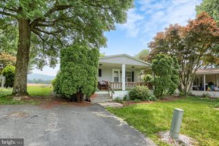 12 MIDLAND DR, Millersburg, PA 17061