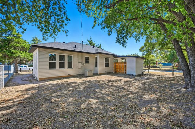 3333 Meadowbrook Drive, Fort Worth, TX 76103