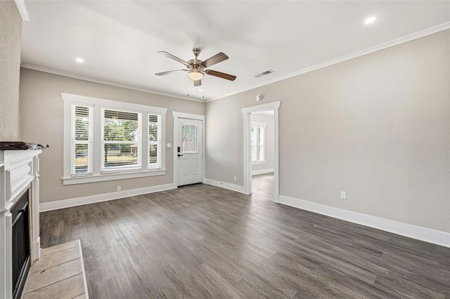 3333 Meadowbrook Drive, Fort Worth, TX 76103