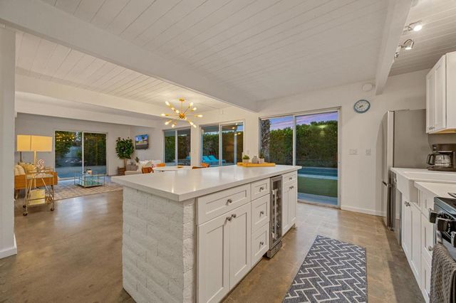483 E Francis Drive, Palm Springs, CA 92262