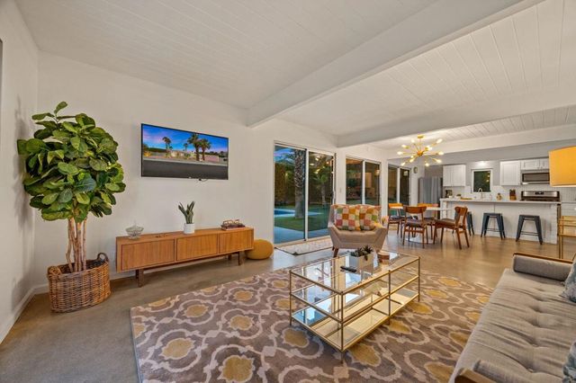 483 E Francis Drive, Palm Springs, CA 92262
