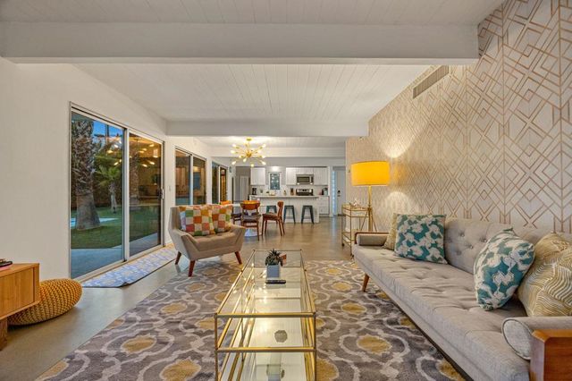 483 E Francis Drive, Palm Springs, CA 92262