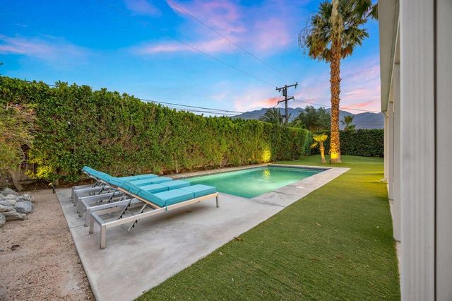 483 E Francis Drive, Palm Springs, CA 92262