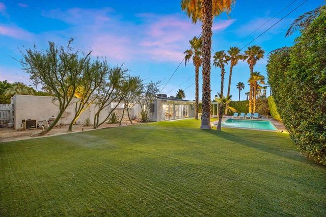 483 E Francis Drive, Palm Springs, CA 92262
