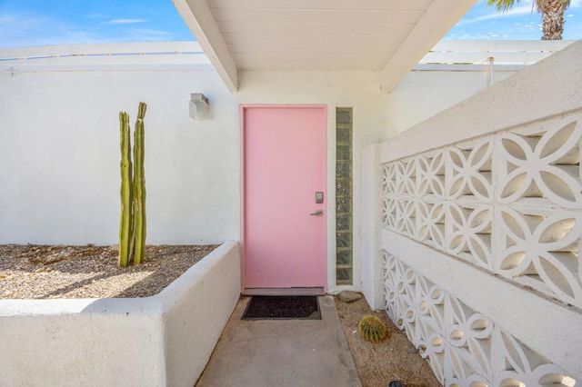 483 E Francis Drive, Palm Springs, CA 92262