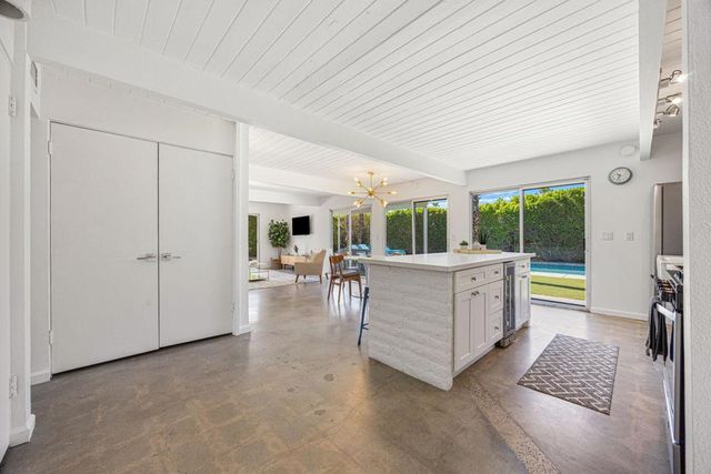 483 E Francis Drive, Palm Springs, CA 92262