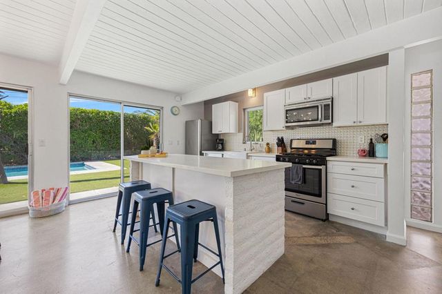 483 E Francis Drive, Palm Springs, CA 92262