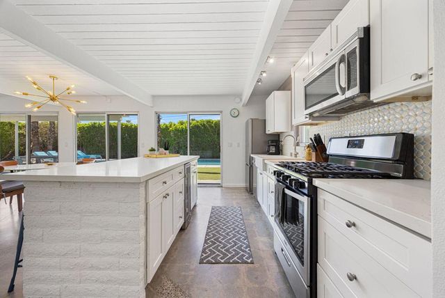 483 E Francis Drive, Palm Springs, CA 92262
