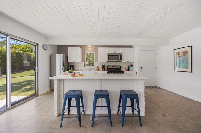 483 E Francis Drive, Palm Springs, CA 92262