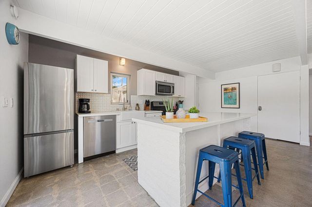 483 E Francis Drive, Palm Springs, CA 92262
