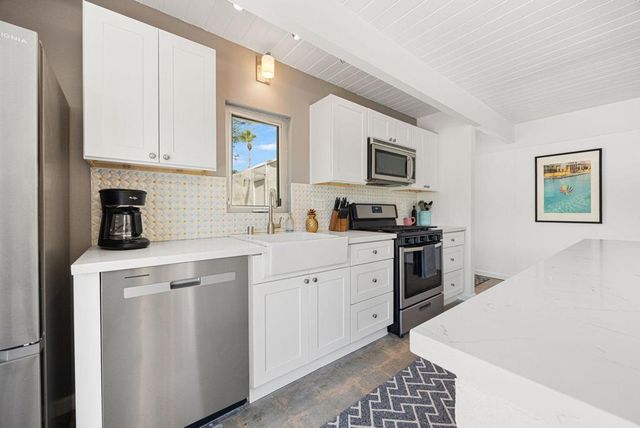 483 E Francis Drive, Palm Springs, CA 92262