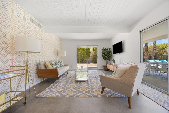 483 E Francis Drive, Palm Springs, CA 92262