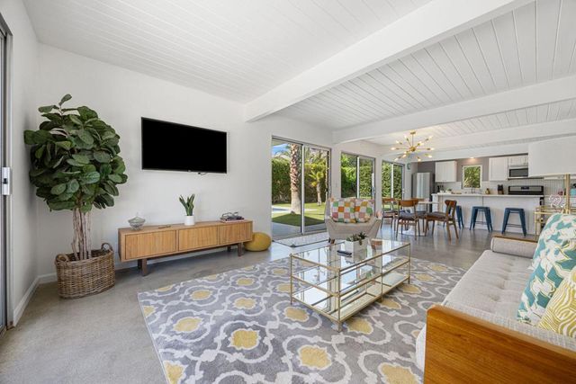 483 E Francis Drive, Palm Springs, CA 92262