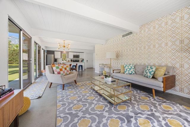 483 E Francis Drive, Palm Springs, CA 92262