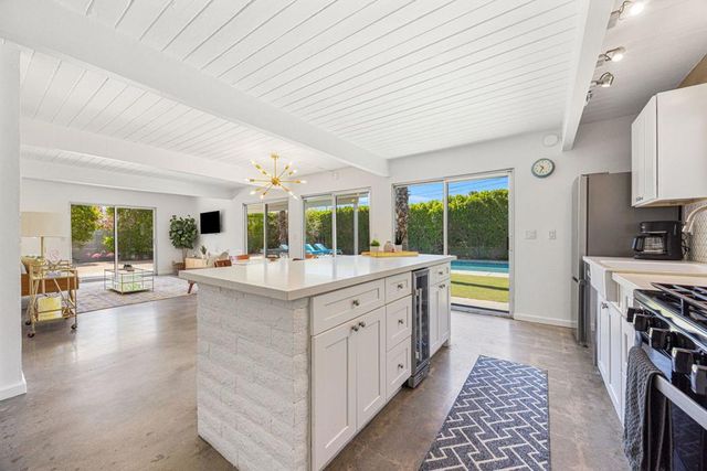 483 E Francis Drive, Palm Springs, CA 92262