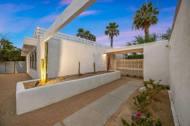 483 E Francis Drive, Palm Springs, CA 92262