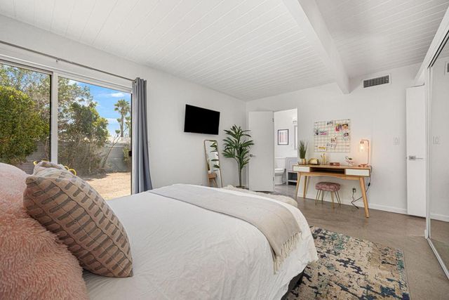 483 E Francis Drive, Palm Springs, CA 92262