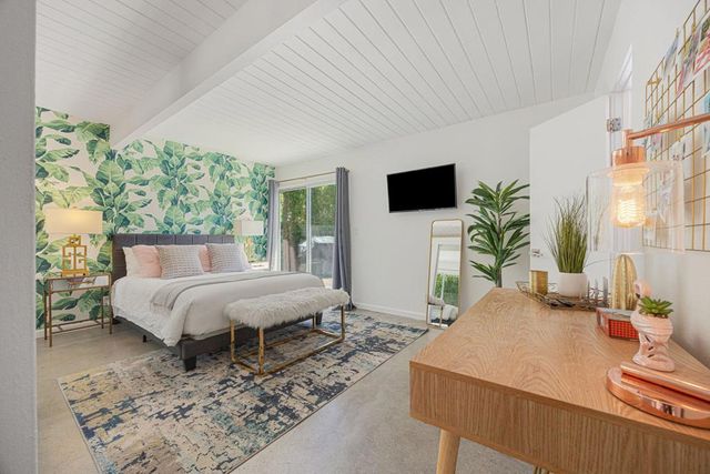483 E Francis Drive, Palm Springs, CA 92262