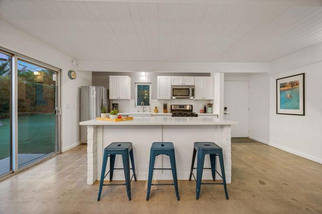 483 E Francis Drive, Palm Springs, CA 92262