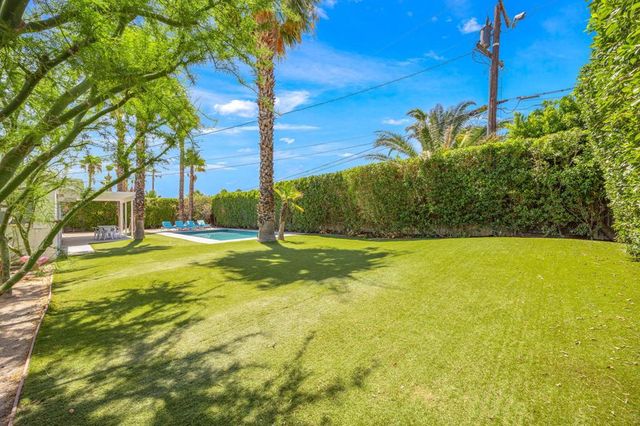 483 E Francis Drive, Palm Springs, CA 92262