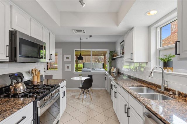 208 Skyloop DR, Austin, TX 78745