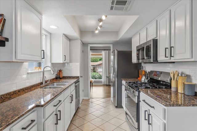 208 Skyloop DR, Austin, TX 78745