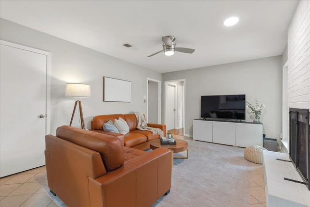 208 Skyloop DR, Austin, TX 78745